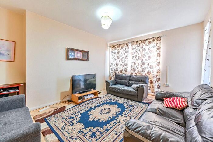 3 Bedroom Flat For Sale In Green Lanes, , Finsbury Park, London, N4