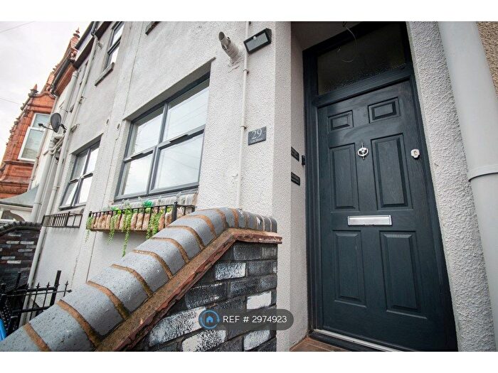 2 Bedroom Maisonette To Rent In Lea Street, Kidderminster, DY10