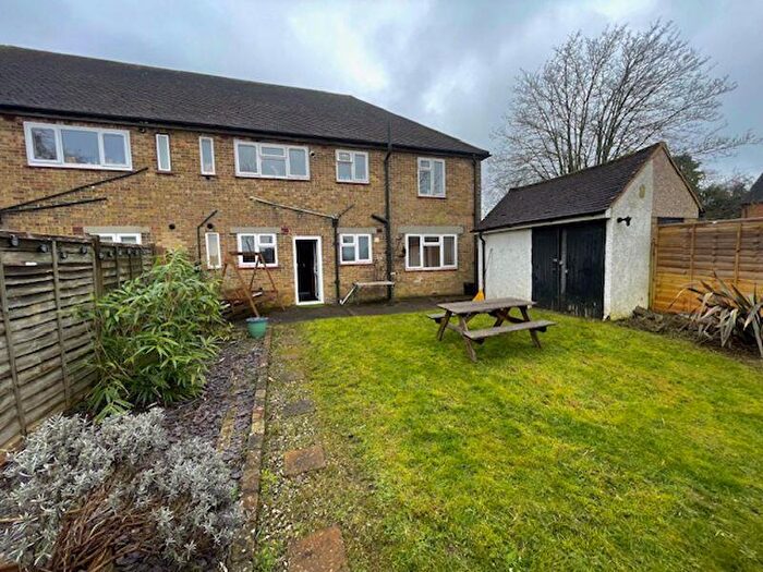 2 Bedroom Maisonette To Rent In Farm Road, Warlingham, CR6
