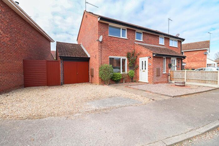 3 Bedroom Semi Detached House To Rent In Pringles Road, North Wootton, PE30