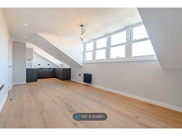 1 Bedroom Flat To Rent In Glenhaven Avenue, Borehamwood, WD6