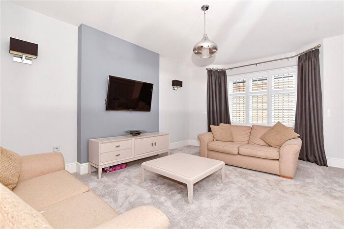 5 Bedroom Detached House For Sale In Milner Road, Aylesford, Kent, ME20