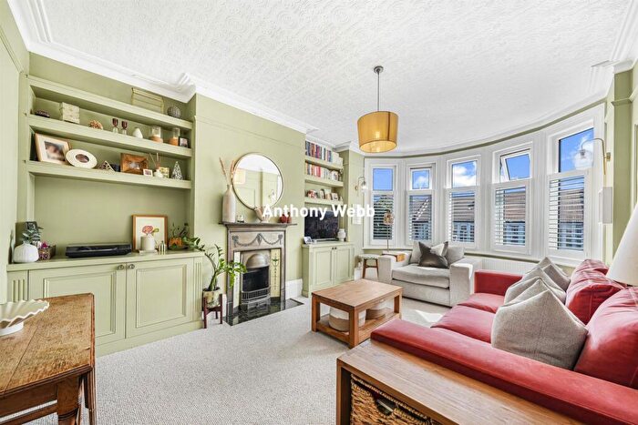 2 Bedroom Flat For Sale In Cranley Gardens, Palmers Green, N13