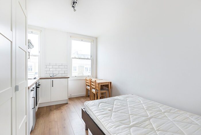 Studio To Rent In Warwick Road, London, SW5