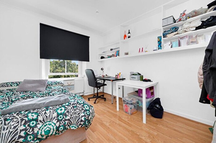 3 Bedroom Flat To Rent In Oakley Square, Camden, NW1