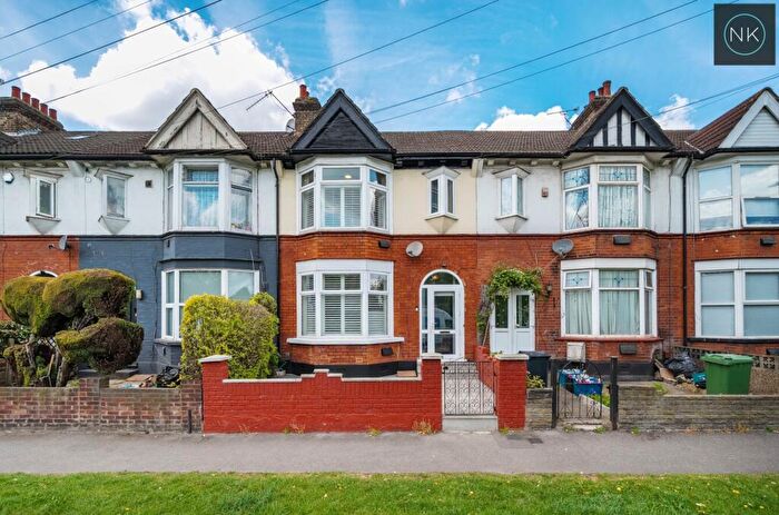 3 Bedroom Terraced House For Sale In Chigwell Road, South Woodford, London, E18