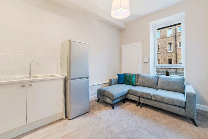 2 Bedroom Flat To Rent In Ogilvie Terrace, Shandon, Edinburgh, EH11