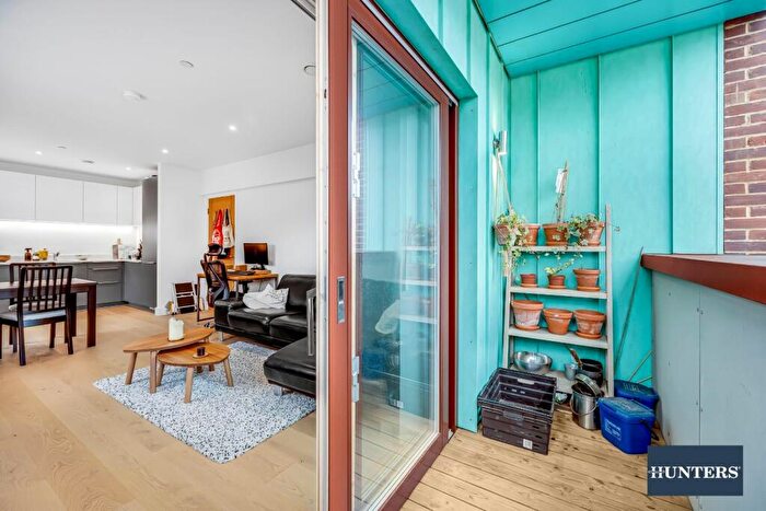 2 Bedroom Apartment To Rent In Kingsland Road, Shoreditch, E2