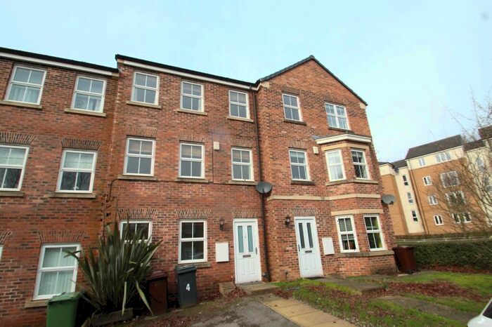 4 Bedroom Terraced House To Rent In Beech Drive, Leeds, West Yorkshire, Uk, LS14