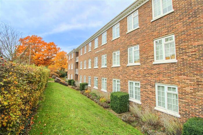 2 Bedroom Flat To Rent In Addiscombe Road, Croydon, CR0