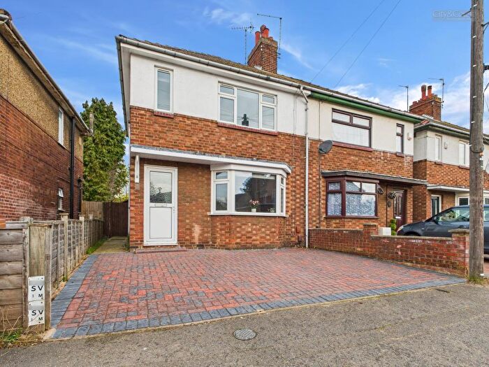 3 Bedroom Semi Detached House For Sale In Brewster Avenue, Peterborough, PE2