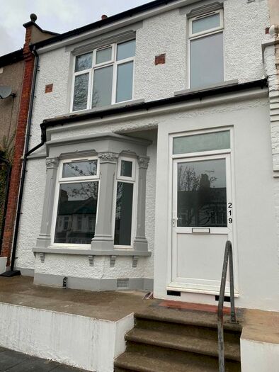 2 Bedroom Flat To Rent In Mcleod Road, Greenwich, SE2