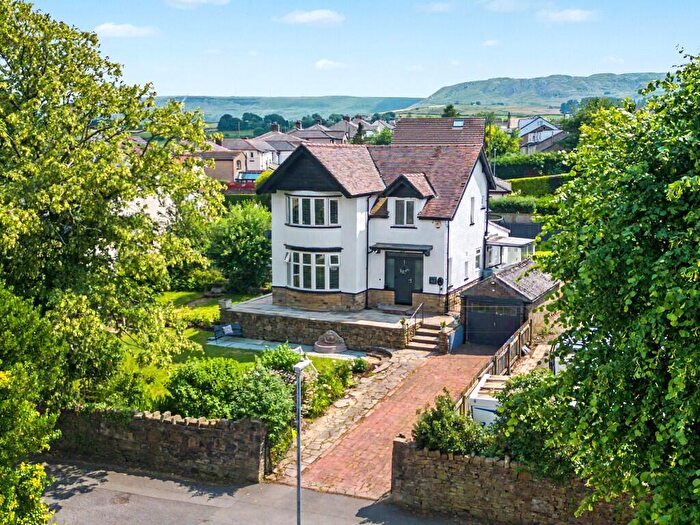 3 Bedroom Detached House For Sale In Lyndale Road, Burnley, Lancashire, BB11