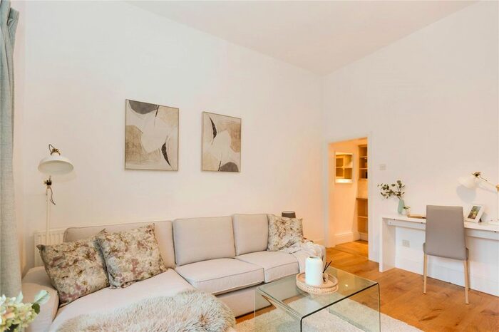 2 Bedroom Flat To Rent In Cotham Brow, Cotham, Bristol, BS6