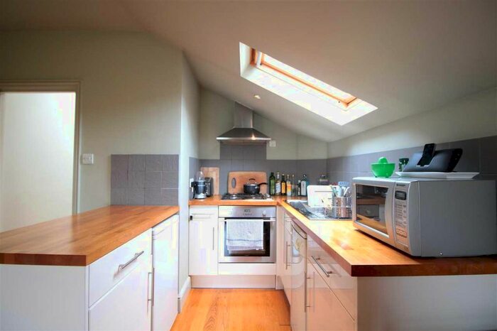 2 Bedroom Flat To Rent In Holmewood Gardens, Brixton Hill, SW2