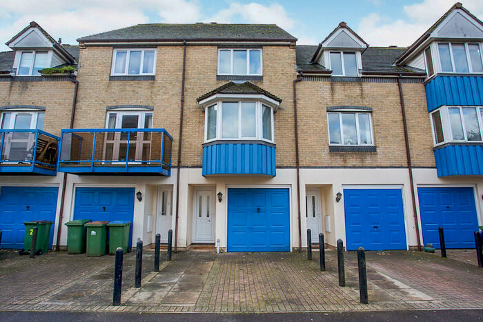 3 Bedroom Terraced House To Rent In Atlantic Close, Ocean Village, SO14