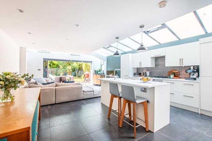 2 Bedroom Flat For Sale In Melrose Avenue, Willesden Green, London, NW2