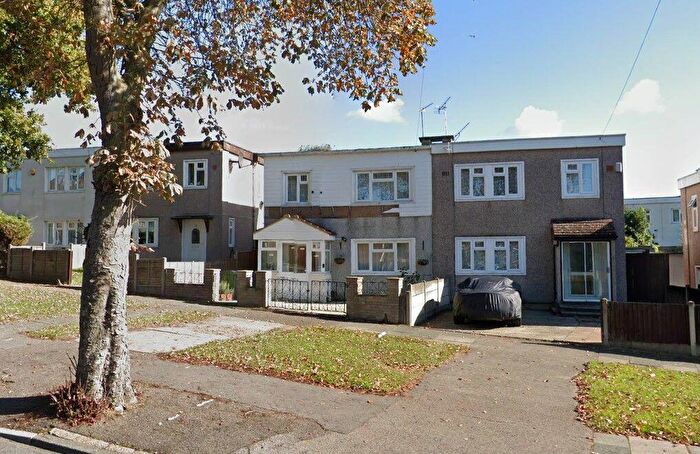 1 Bedroom Apartment To Rent In Leamington Road, Romford, Essex, RM3
