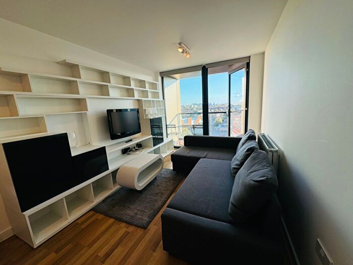 1 Bedroom Flat To Rent In Cranston Court, Bloemfontein Road, London, W12