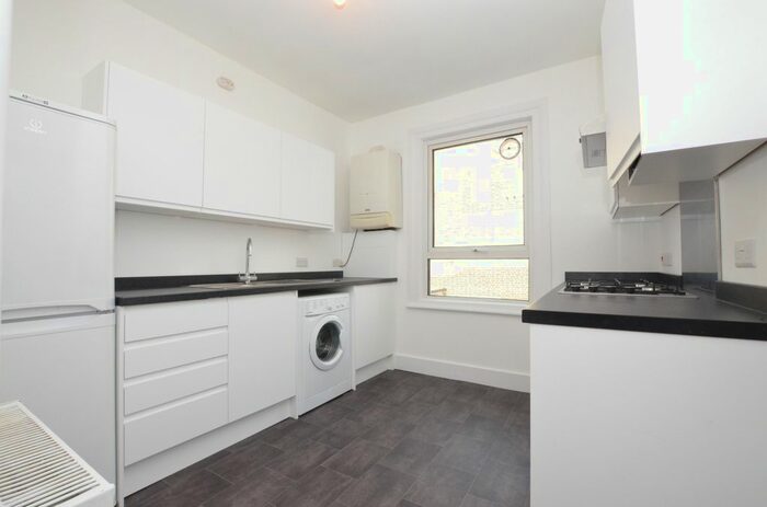 3 Bedroom Flat To Rent In Dalrymple Road, London, SE4