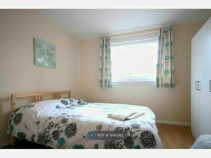 3 Bedroom Flat To Rent In Hailesland Grove, Edinburgh, EH14
