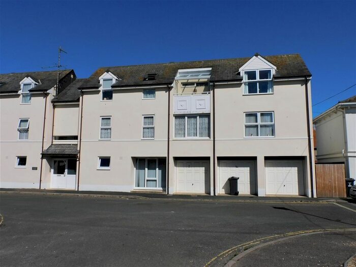 2 Bedroom Flat To Rent In Manor Court, Seaton, EX12
