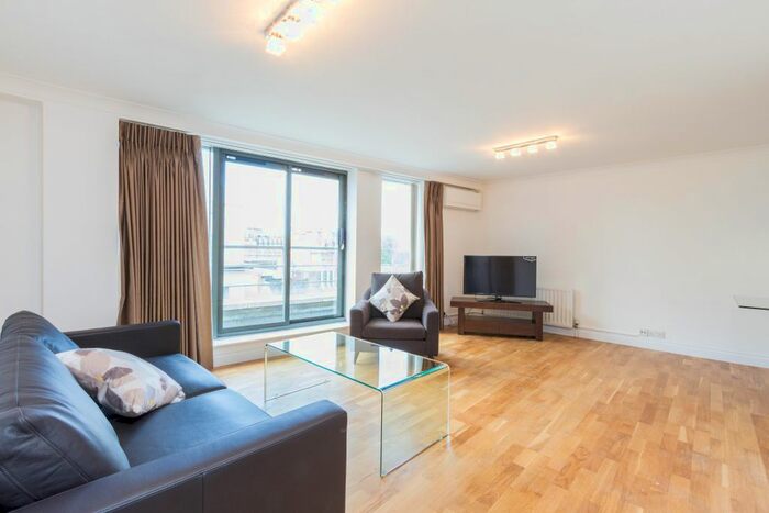 3 Bedroom Flat To Rent In Vauxhall Bridge Road, Westminster, London, SW1V