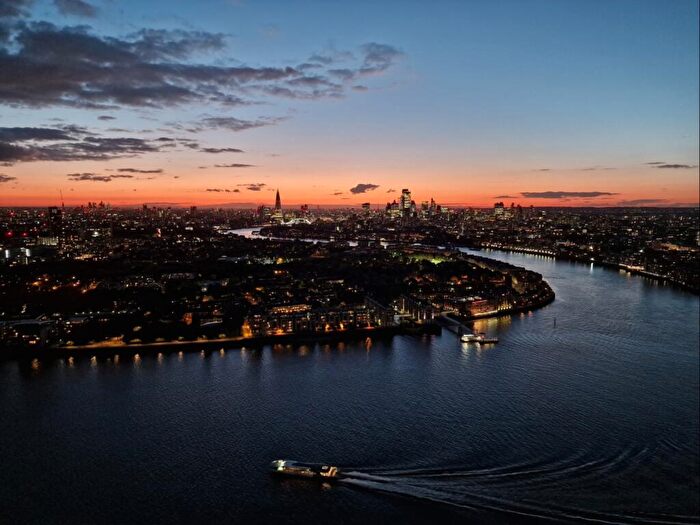 Studio To Rent In Marsh Wall, London, E14