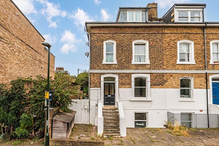 1 Bedroom Flat For Sale In Station Road, Twickenham, TW1