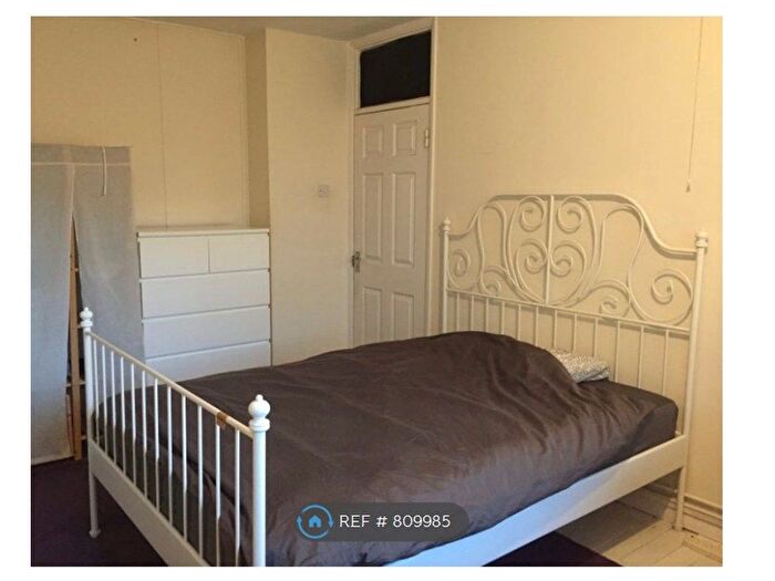 4 Bedroom Flat To Rent In London, London, SW19