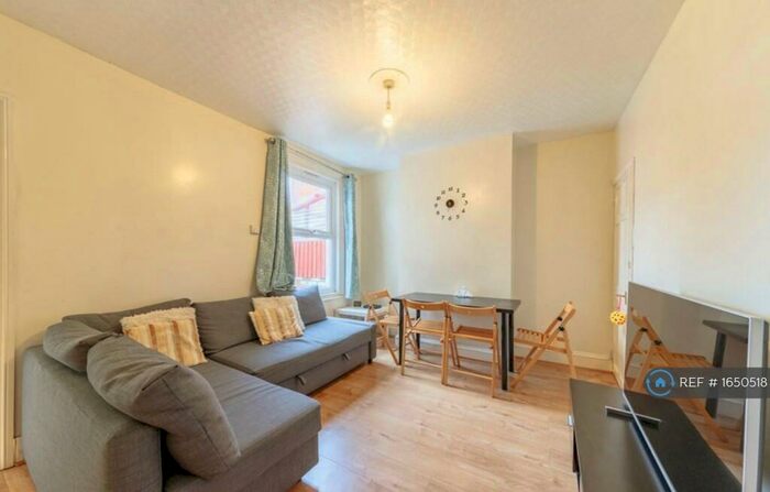 3 Bedroom Terraced House To Rent In Hatherley Road, Reading, RG1
