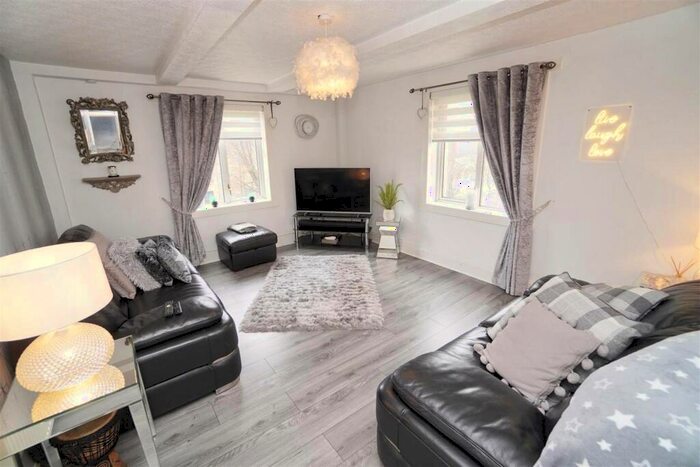 3 Bedroom Flat To Rent In Carron Street, Glasgow, G22