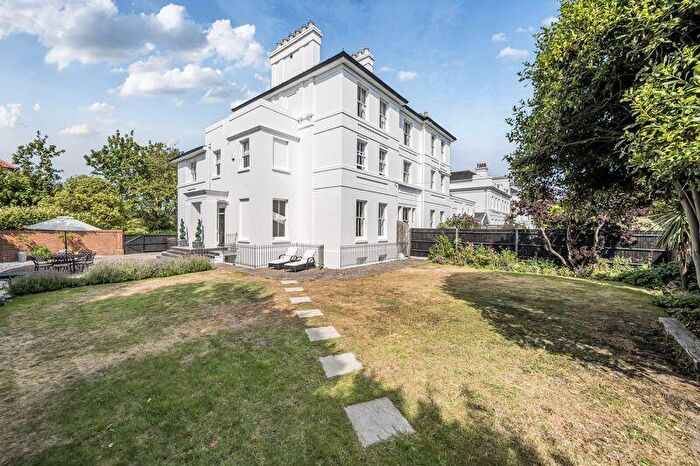 4 Bedroom Character Property For Sale In Uxbridge House, Wakefield Place, Alverstoke, PO12