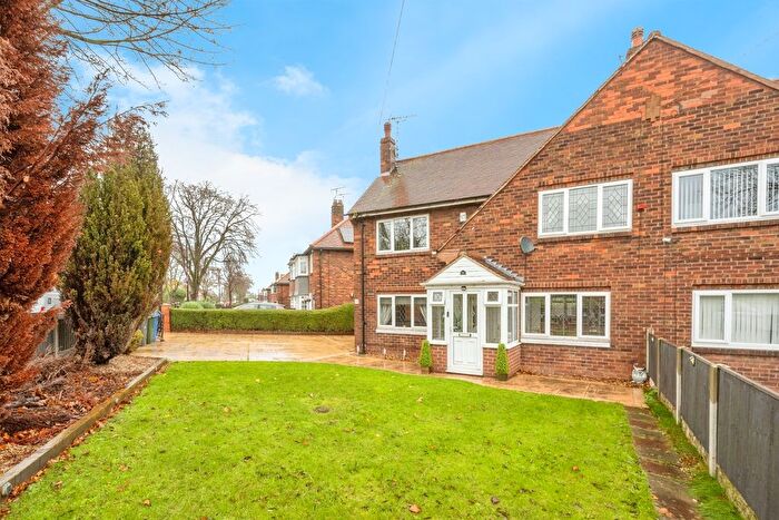 3 Bedroom Semi Detached House For Sale In Ridge Balk Lane, Woodlands, Doncaster, DN6