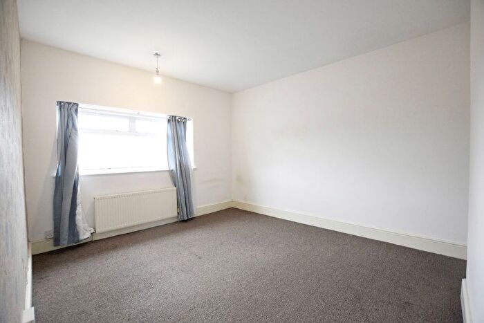 4 Bedroom Semi-Detached House To Rent In Ingleby Road, Dagenham, RM10
