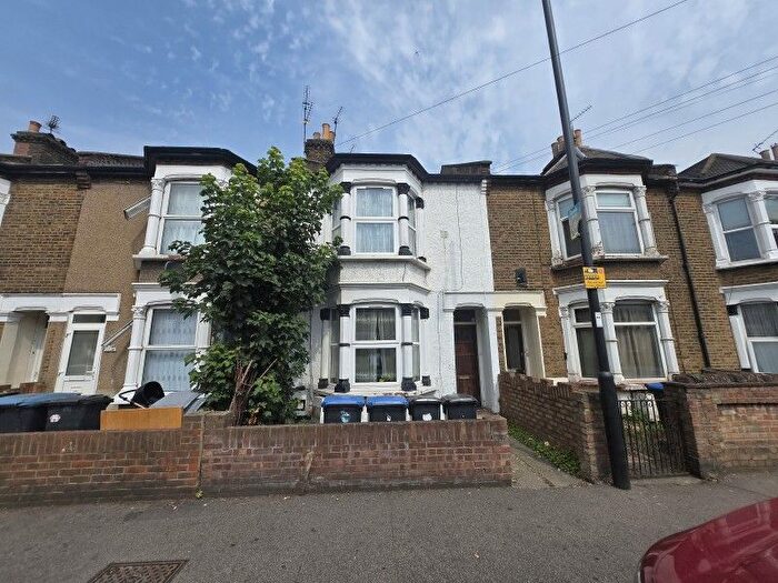 1 Bedroom Flat To Rent In Bury Street, Edmonton, N9