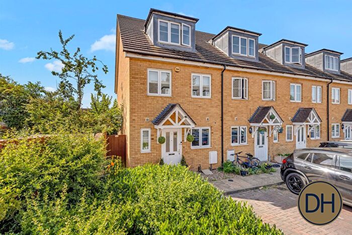4 Bedroom End Of Terrace House For Sale In Hyde Close, Romford, Essex, RM1