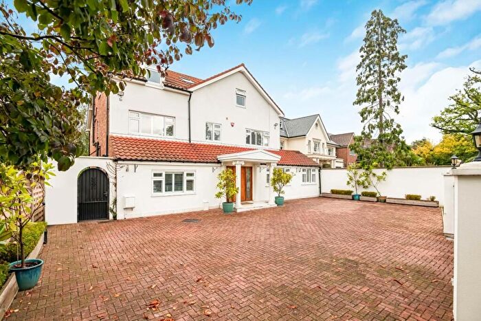 7 Bedroom Detached House To Rent In Camlet Way, Enfield, EN4