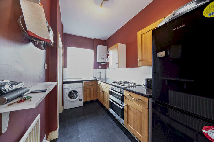 2 Bedroom Flat To Rent In Old Road, Hither Green, SE13