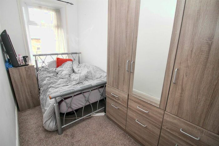 3 Bedroom Terraced House For Sale In Ramsey Street, Bradford, BD5