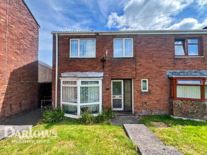 3 Bedroom End Of Terrace House For Sale In Maesycoed, Aberdare, CF44