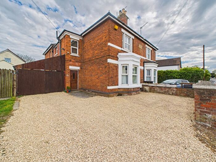 4 Bedroom Semi-Detached House For Sale In Stroud Road, Gloucester, GL1