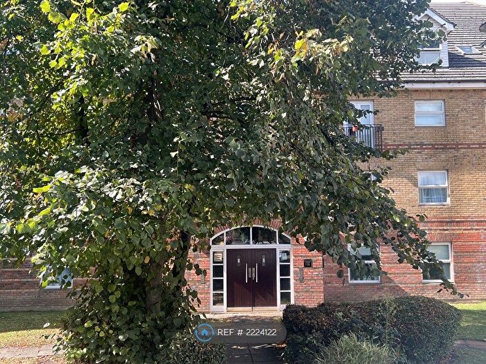 2 Bedroom Flat To Rent In Wilshaw Close, London, NW4