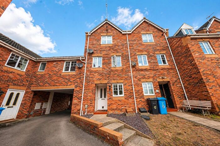 4 Bedroom Terraced House For Sale In Haigh Park, Kingswood, Hull, HU7
