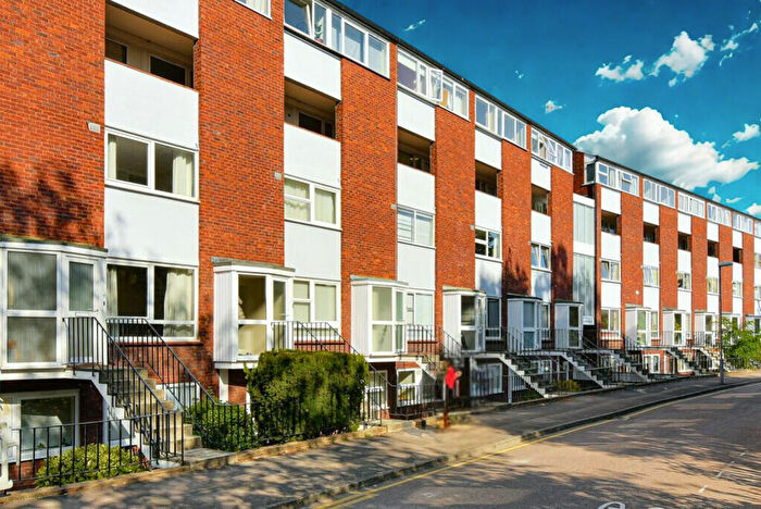 2 Bedroom Flat To Rent In Surbiton, KT6