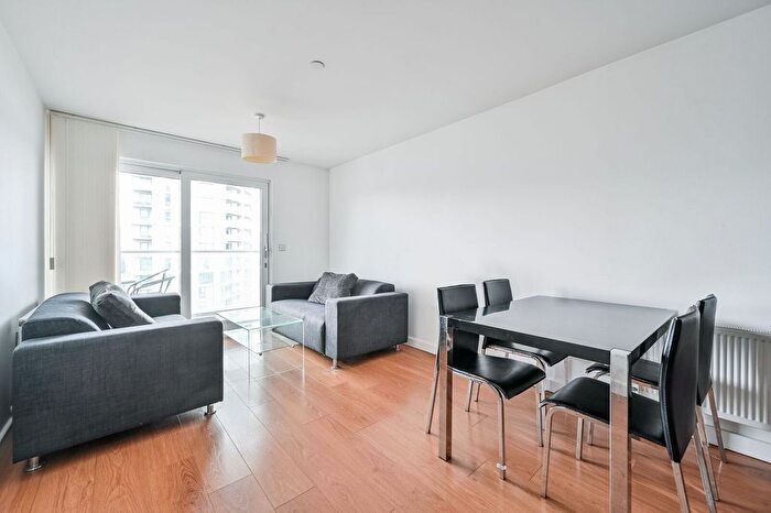 2 Bedroom Flat To Rent In City Peninsula, Greenwich, London, SE10