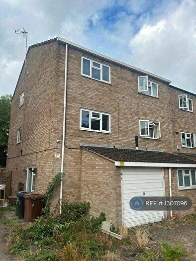 3 Bedroom Semi-Detached House To Rent In Coney Burrows, London, E4