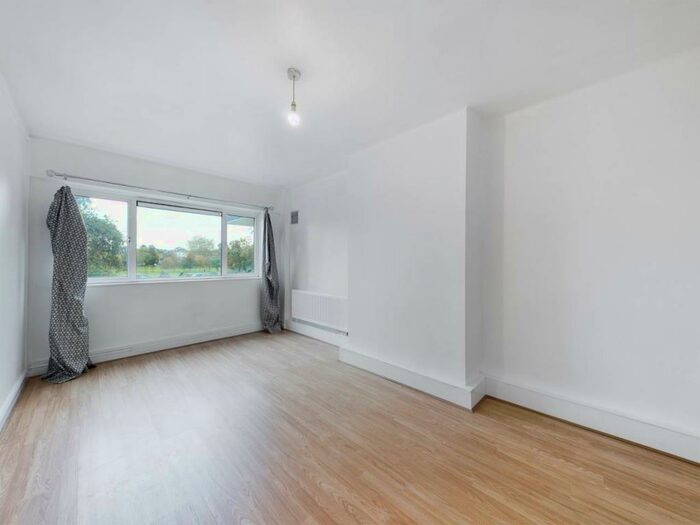 1 Bedroom Flat To Rent In Brookstone Court, Peckham Rye, London, SE15