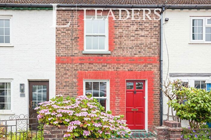 2 Bedroom Terraced House To Rent In Brighton Road, RH13