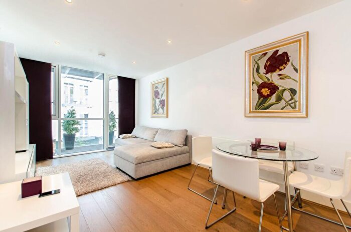 1 Bedroom Flat To Rent In Leman Street, , Aldgate, London, E1